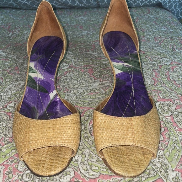 Kate Spade ♠️ Vintage mini heels size 7.5 in tan color - Picture 5 of 5